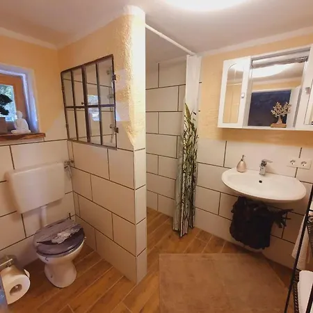 Fuer 2 Personen Mit Eigenem Bad Und Kueche * Gračac