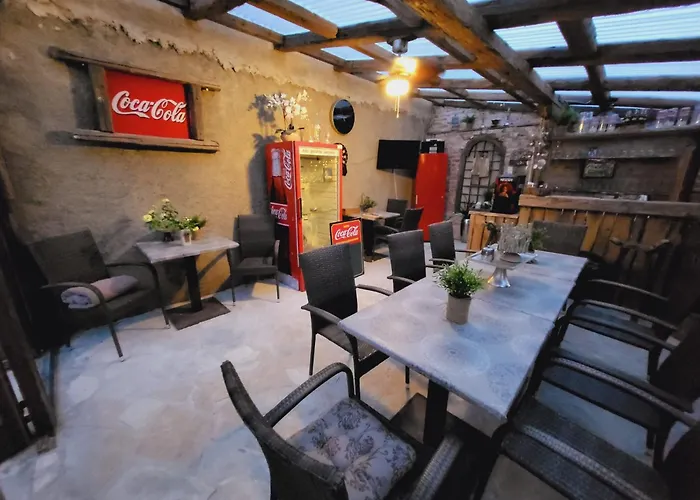 Fuer 2 Personen Mit Eigenem Bad Und Kueche Gračac