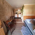 Fuer 2 Personen Mit Eigenem Bad Und Kueche Gračac