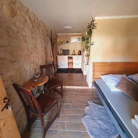 Fuer 2 Personen Mit Eigenem Bad Und Kueche Gračac